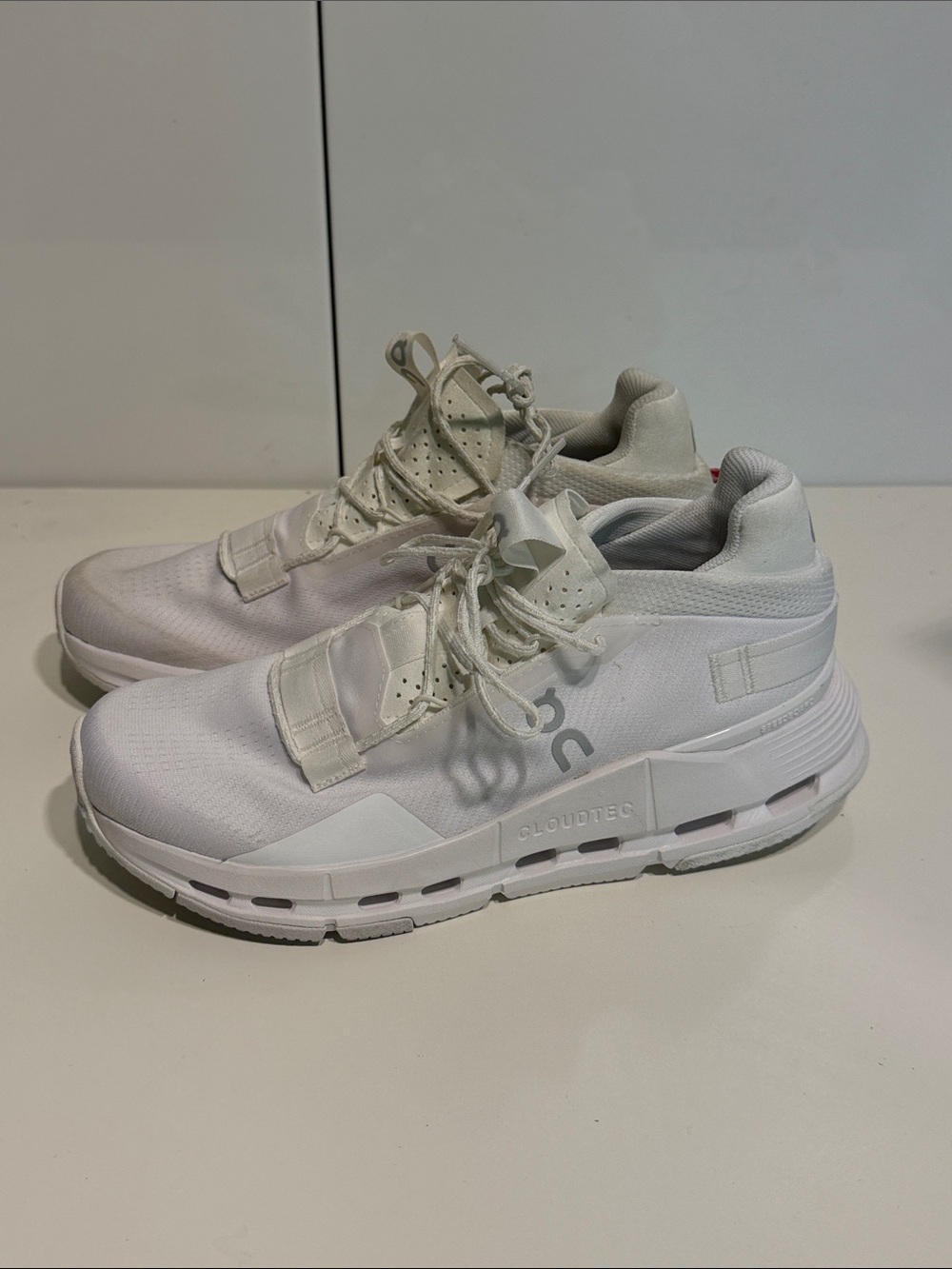 Little dirty like new On Cloud Athletic Sneakers in White womens 7